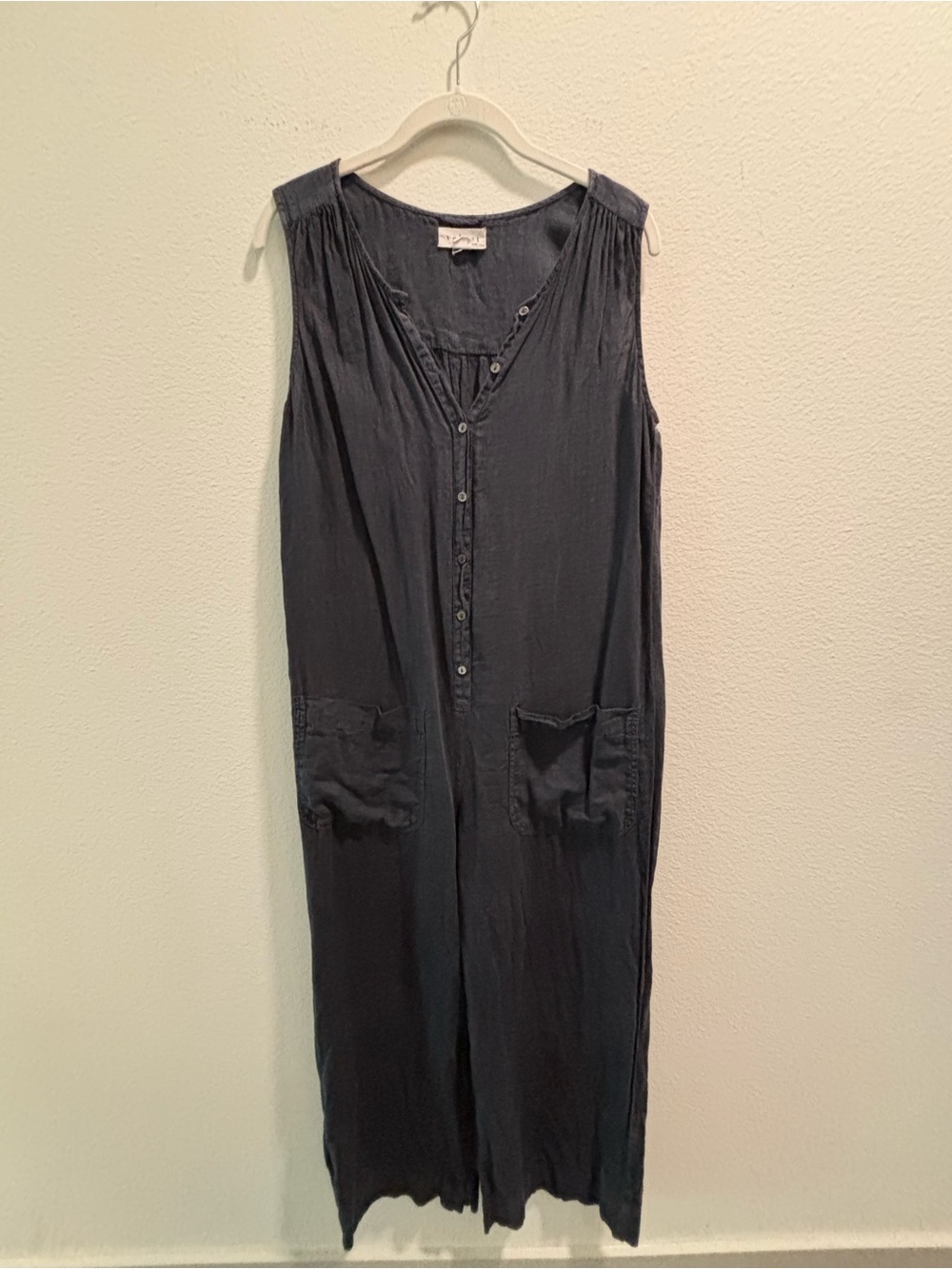 Velvet by Graham & Spencer Sleeveless Button-Front Linen Jumpsuit, size XS